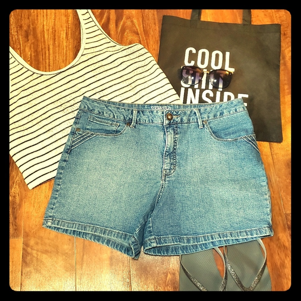 • Jean Shorts •